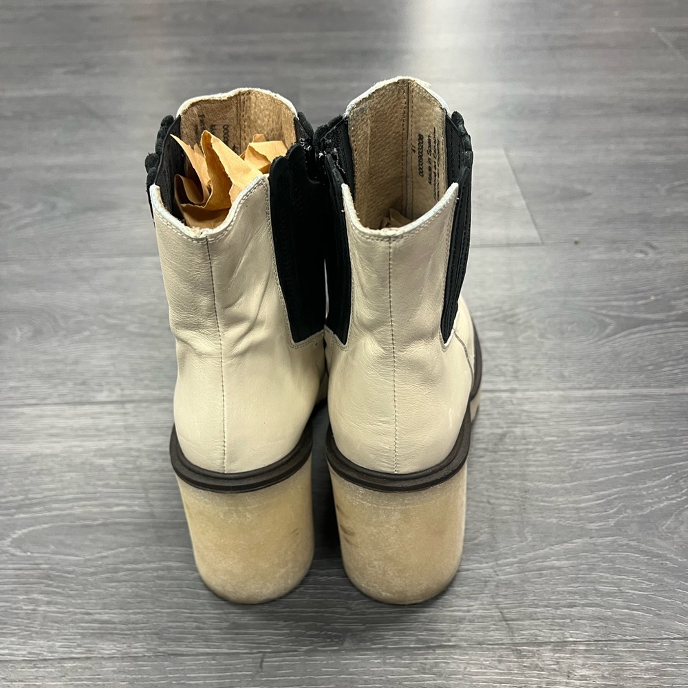 Free People James Chelsea Boots Bone and Black Heeled Sz 41/11 - Picture 6 of 7
